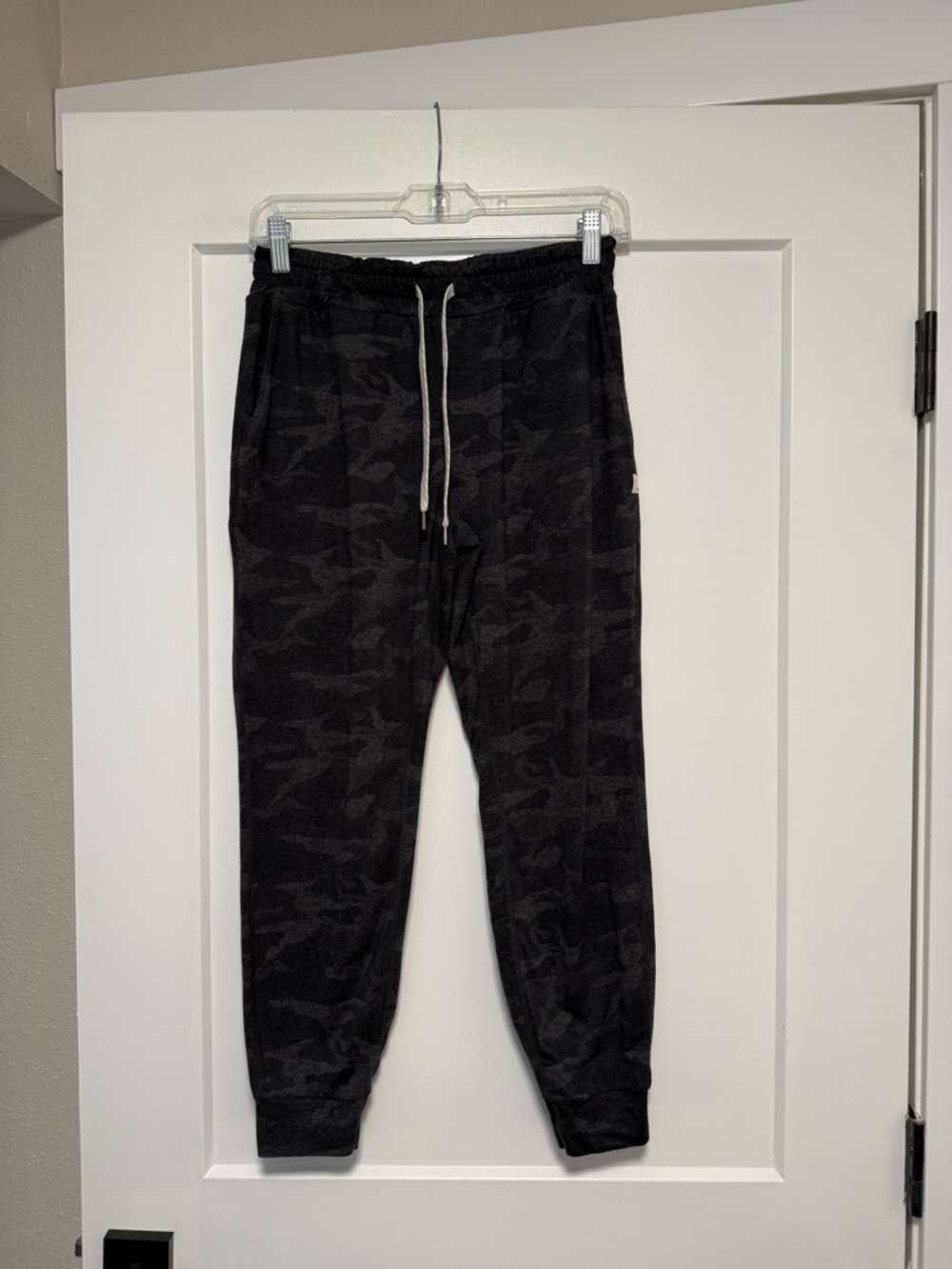 Vuori Performance Jogger Black Camo size S